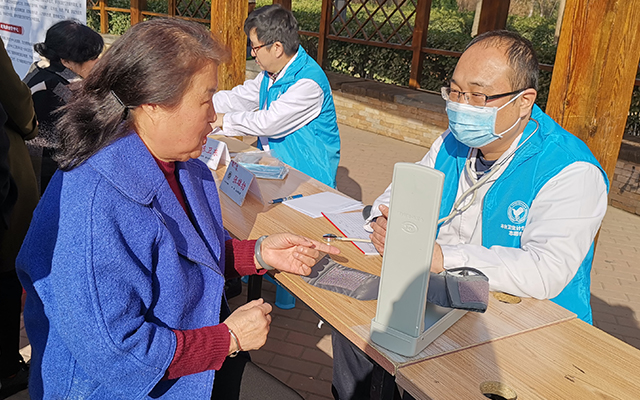 【学雷锋日】安博(中国)Anbo·官方网站,举办“爱满京城，牵手智慧家医”志愿服务活动(图5)